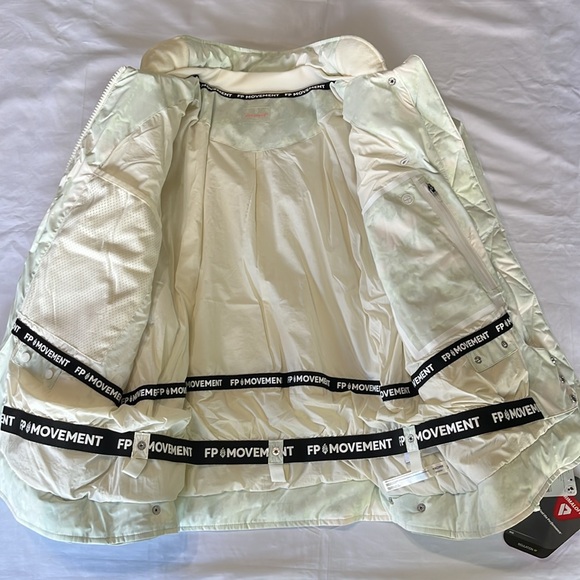 Free People FP movement Bunny Slope Puffer JACKET in Mountain Mist Sage NWT - Picture 14 of 16